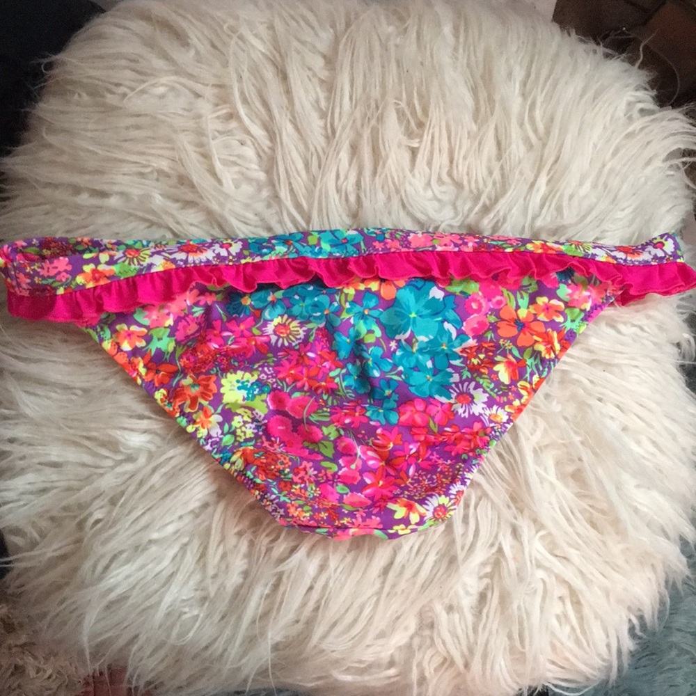 ✨Victoria’s Secret Pink Ruffled Bikini💕 - Picture 5 of 7